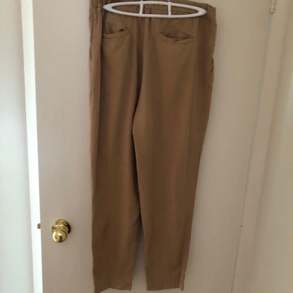 Sustainable VETTA cigarette pants from Timeless Capsule in khaki - Picture 7 of 7